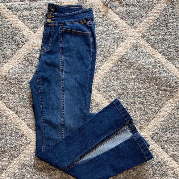 Women's Petite Dual Stretch Back Slit Flared Jeans - Picture 5 of 7